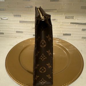 Authentic Louis Vuitton bag like new